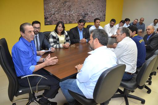 Transferência se deve ao período de férias do prefeito Vinícius Luz e de sua vice, Simone Oliveira Gomes