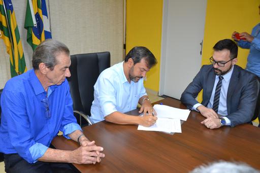 Transferência se deve ao período de férias do prefeito Vinícius Luz e de sua vice, Simone Oliveira Gomes