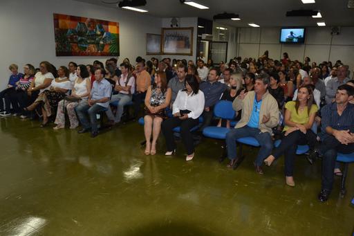 Sessão solene foi realizada no dia 11 de maio de 2016. Mulheres indicadas por cada um dos 10 vereadores foram escolhidas para representar todas as mães jataienses na homenagem. O plenário da Câmara Municipal de Jataí ficou lotado. A cerimônia foi proposta pelo vereador Gildenicio Santos