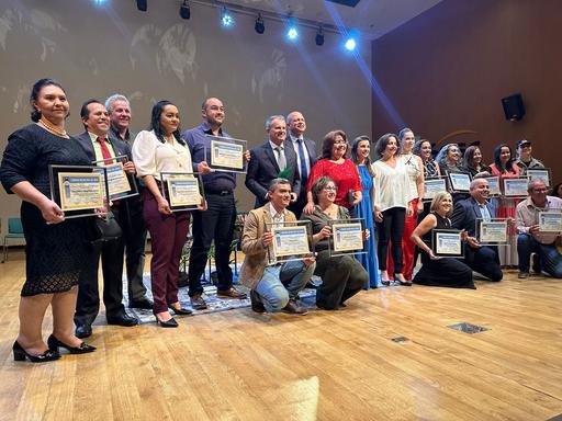 Foram entregues título de cidadão jataiense a Ruberley Rodrigues de Souza (IFG), Troféu Jatobá a Américo Nunes (UFJ) e moção de aplausos a diretores de escolas estaduais
