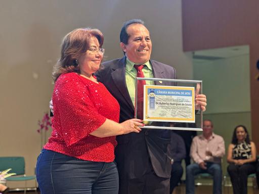 Marina também entregou o título de cidadão jataiense a Ruberley Rodrigues de Souza, diretor-geral do IFG em Jataí