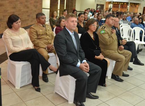 Foram entregues, na AABB de Jataí, títulos de cidadania, benemerência e honra ao mérito, além de um troféu Jatobá. Foram os seguintes os agraciados: Abel Tasca Júnior, Elci Ribeiro de Lima Teixeira, David Pires de Souza, Núcleo Regional de Combate ao Câncer de Jataí, Edson Ribeiro Silva, Maria Bagestão, Moisés Alves da Silva e Soraya Maria de Rezende Vilela