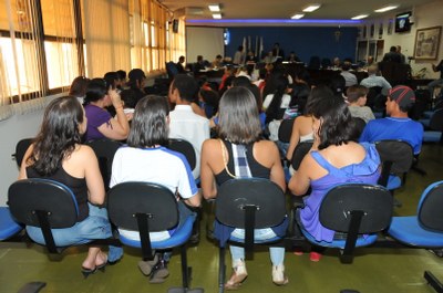 Serão realizadas nos dias 25, 26 e 27, com início previsto para as 14 horas, as últimas sessões ordinárias do mês de fevereiro. A entrada é franca no plenário João Justino de Oliveira, mas todas as reuniões poderão ser acompanhadas ao vivo pela TV ou pela Rádio Câmara, em nosso site.