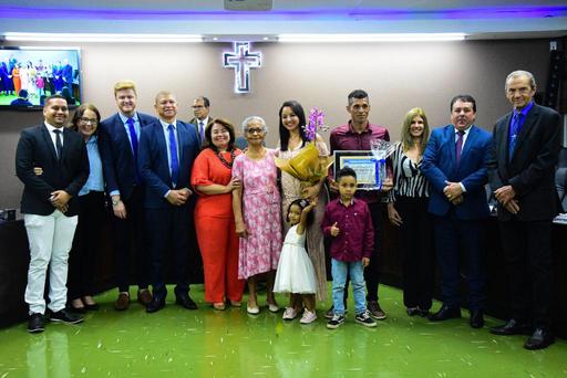 Vereadores e membros da mesa de trabalhos com Jânio César e sua família