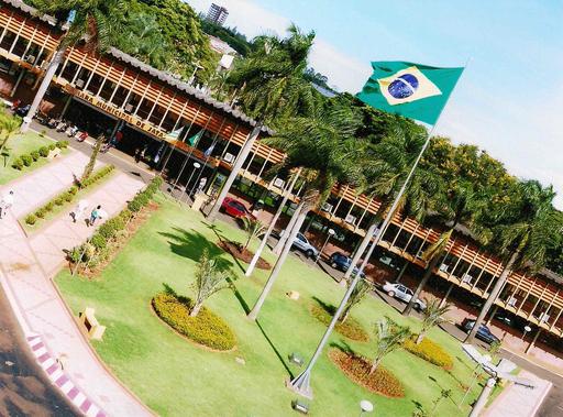 Realização de sessões ordinárias e abertura dos gabinetes dos vereadores ficam vetadas por lei, durante o mês de julho. Servidores do setor administrativo continuam de prontidão para atender as necessidades do poder legislativo municipal. Em agosto a Câmara volta ao seu funcionamento normal