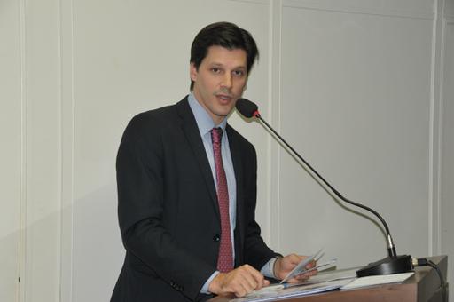 Deputado federal Daniel Vilela durante seu pronunciamento