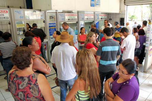 Vereador aguarda cumprimento de projeto de sua autoria que determina que agências lotéricas de Jataí coloquem poltronas à disposição de usuários