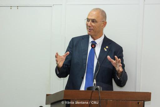 Sessão solene para entrega do título de cidadão jataiense ao embaixador Yossi Shelley