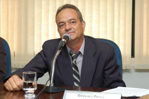 O vereador Geovaci Peres de Castro (PMDB) foi automaticamente empossado na presidência da mesa diretora da Câmara Municipal de Jataí com a chegada de 2011. Não houve cerimônia de posse, o que deve acontecer, de forma simbólica, na abertura dos trabalhos legislativos, no próximo mês de fevereiro. Também já estão em seus cargos, de acordo com a lei, os vereadores Marcos Antônio Ferreira da Luz (PDT), na vice-presidência, e Mauro Antônio Bento Filho (PHS), como secretário.
