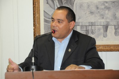 Aprovado projeto do vereador Geovaci Peres que concede o título de cidadão jataiense ao delegado Regional da Polícia Civil, André Fernandes