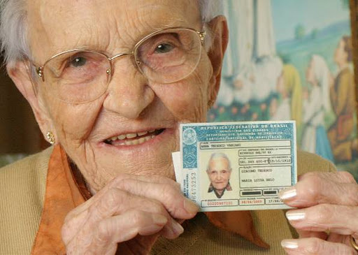 Atualmente os idosos são obrigados a renovar a carteira de habilitação de três em três anos, mas pagam a mesma taxa dos que renovam a cada 5 anos