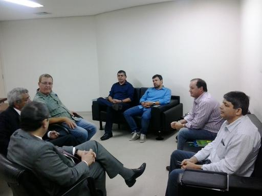 O presidente da Câmara Municipal, Marcos Antônio, e o vereador Vinícius Luz participaram de reunião na sede do governo estadual, em Goiânia, na qual também marcaram presença empresários que decidiram investir em Jataí. Os parlamentares também estiveram com o superintendente executivo de Comércio Exterior, William O'Dwyer, que garantiu que apoio na atração de grandes grupos internacionais
