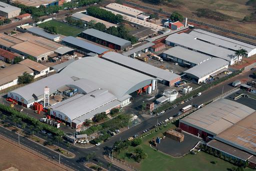 Ainda neste ano o centro de distribuição da empresa Refrigerantes Arco Iris entrará em funcionamento em Jataí. Em 2015 terá início a construção da fábrica do grupo, que é de São José do Rio Preto-SP. A instalação da empresa é o primeiro fruto do trabalho em conjunto entre o Departamento de Divulgação e Atração de Novos Investimentos da Câmara Municipal de Jataí e a Secretaria de Indústria e Comércio de Jataí