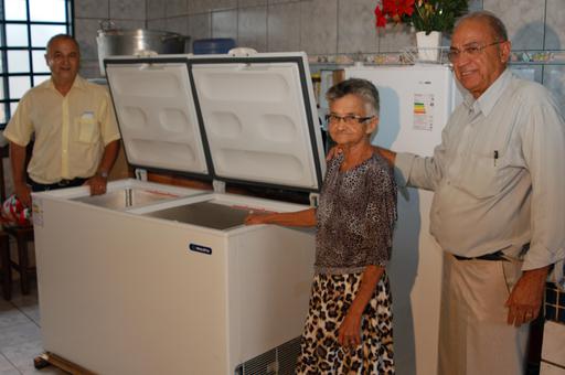 Entidade recebeu um refrigerador vertical de duas portas e um freezer horizontal, por meio de doações de empresas