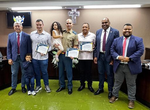 Integrantes de forças de segurança e da educação são homenageados