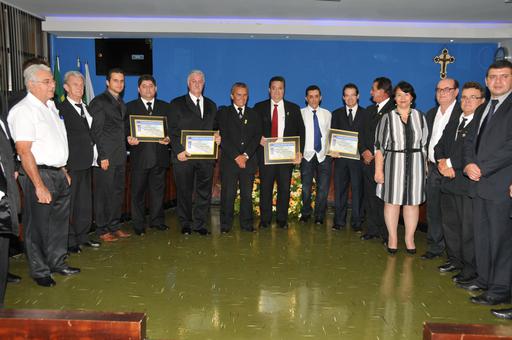 Os presidentes das quatro lojas maçônicas de Jataí receberam títulos de honra ao mérito na noite do último dia 19 de agosto, em função dos diversos serviços prestados pela Maçonaria à sociedade jataiense nas últimas décadas.