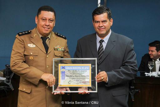 Major Filho recebeu o título das mãos do proponente da homenagem, vereador Major Davi Pires