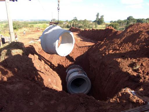 Vereadores pedem a construção de galerias pluviais para acabar com os transtornos enfrentados por moradores de parte da Vila Santa Maria