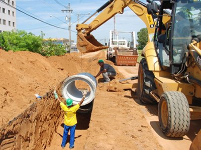 Galerias pluviais no cruzamento das ruas Bahia e Joaquim Nabuco não suportam o volume de águas na temporada das chuvas