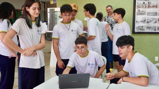 Durante um dia o Palácio das Abelhas foi tomado por estudantes de escolas do município