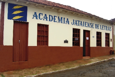 Prédio que abriga a Academia Jataiense de Letras encontra-se em condições precárias