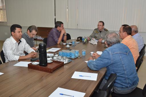 Em reunião realizada no dia 24 de maio de 2016, no gabinete da presidência do legislativo jataiense, o novo comandante do 14° Comando Regional de Polícia Militar, tenente-coronel Francisco José Frazão de Morais, solicitou aos vereadores apoio para algumas reivindicações em favor da segurança pública do município