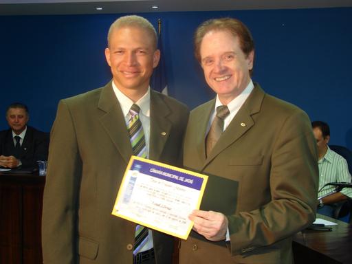 Ex-presidente do Conselho Regional de Administração de Goiás recebe homenagem no plenário