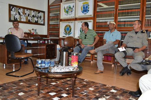 Durante a primeira reunião do grupo de trabalho criado para elaborar uma proposta de projeto de lei sobre a segurança no lago Bonsucesso e em todo o meio aquático de Jataí, os representantes dos órgãos envolvidos começaram a apresentar sugestões para o plano.