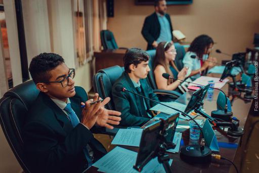 Alunos do ensino médio de 10 escolas foram escolhidos