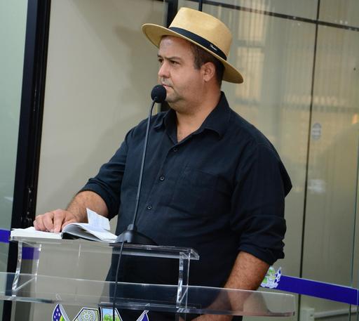 Marcos Roberto descreveu problemas causados por infestação de moscas em assentamento
