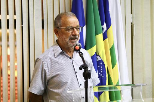 O professor Jairo Rodrigues da Silva ocupou a Tribuna Popular