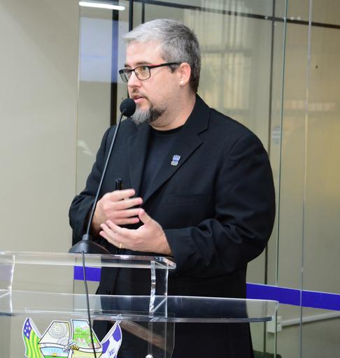 O professor da UFJ Dirceu Guilherme de Souza Ramos usou a Tribuna do Povo