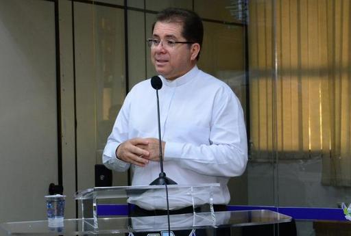 O frei Rogério Soares defendeu a aprovação do projeto que cria o Dia Municipal do Coroinha e do Acólito