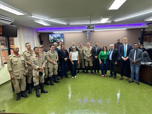Membros do Corpo de Bombeiros de Jataí participaram da segunda sessão ordinária desta temporada