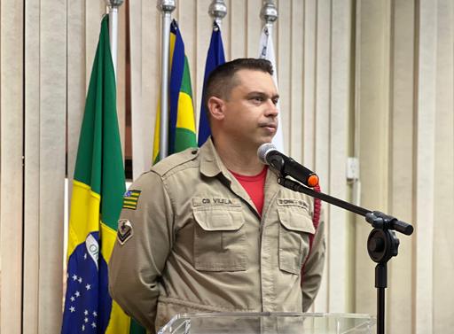 O cabo Danilo Vilela salvou a vida de uma criança, cujos pais procuraram a sede dos bombeiros