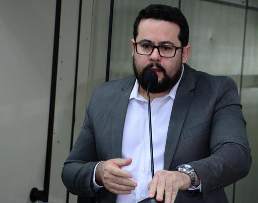 Geraldo Azambuja, procurador Geral do Município, explicou matéria enviada pelo executivo