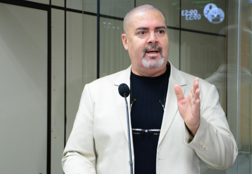 Luiz Claudio Alvarenga representou os acadêmicos da Uniasselvi na Tribuna do Povo