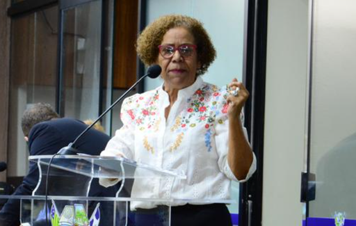 Presidente do Sintego de Jataí, Rosa Helena falou sobre previdência e abordou o tema do piso salarial