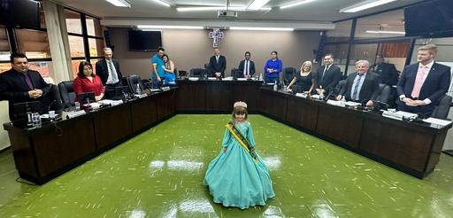 Pequena miss Antonella Dalazen Ludke recebeu moção de congratulações
