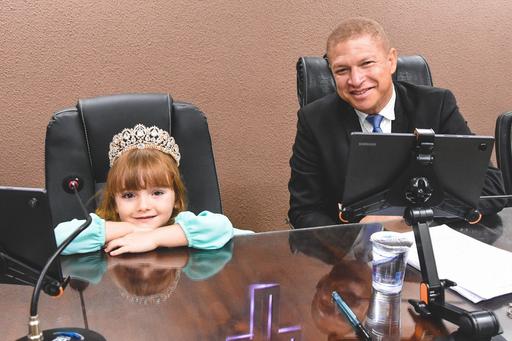 Antonella e o presidente da Câmara de Jataí, Abimael Silva