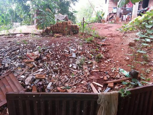 No setor Francisco Antônio, mãe de 10 filhos vive em casa cheia de rachaduras e que é inundada sempre que chove