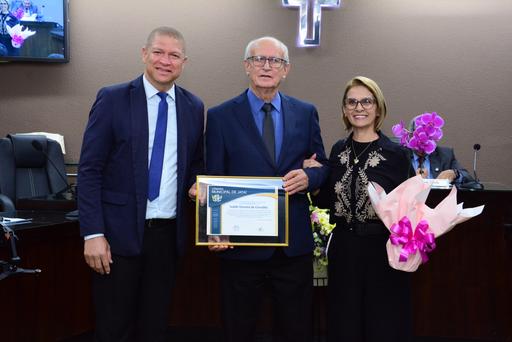 O vereador Abimael Silva homenageou Ivaldir Ferreira de Carvalho